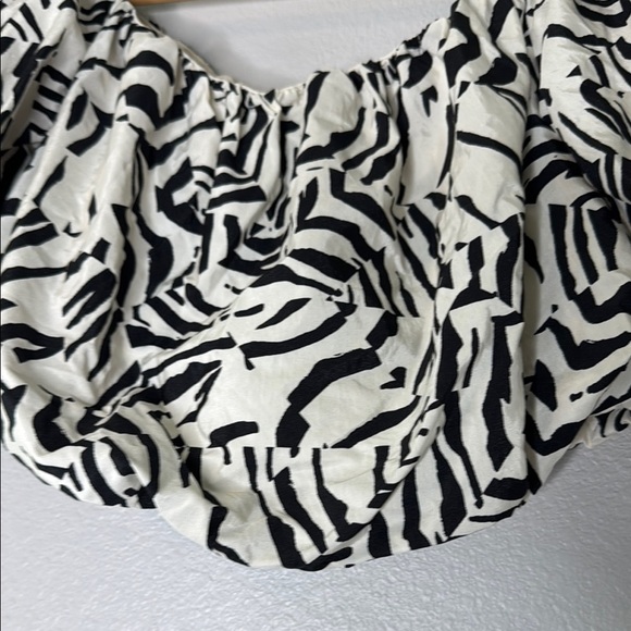 A New Day Black and Cream Ruffled Crop Blouse Size Small - Picture 4 of 13